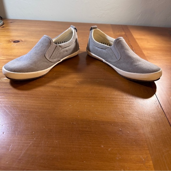 Taos Gray Slip-On Dandy Sneakers - Size 8.5 - Picture 3 of 8